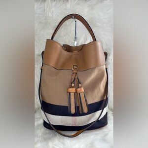 🔥🔥Lrg Authentic BURBERRY Ashby Bucket Bag Shoulder Bag Purse / Great Condition!!